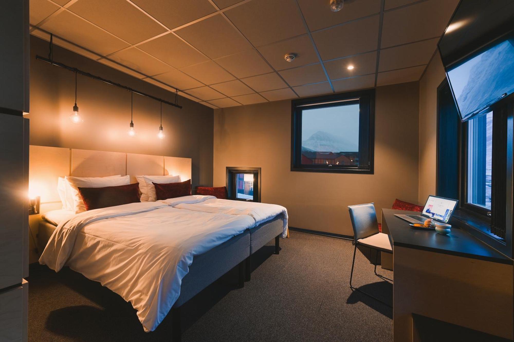 Svalbard Hotell | The Vault Longyearbyen Zewnętrze zdjęcie