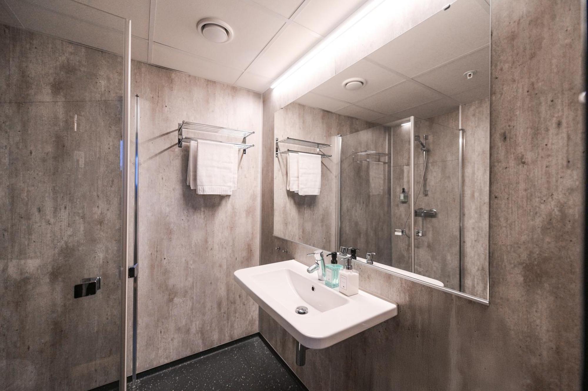 Svalbard Hotell | The Vault Longyearbyen Zewnętrze zdjęcie
