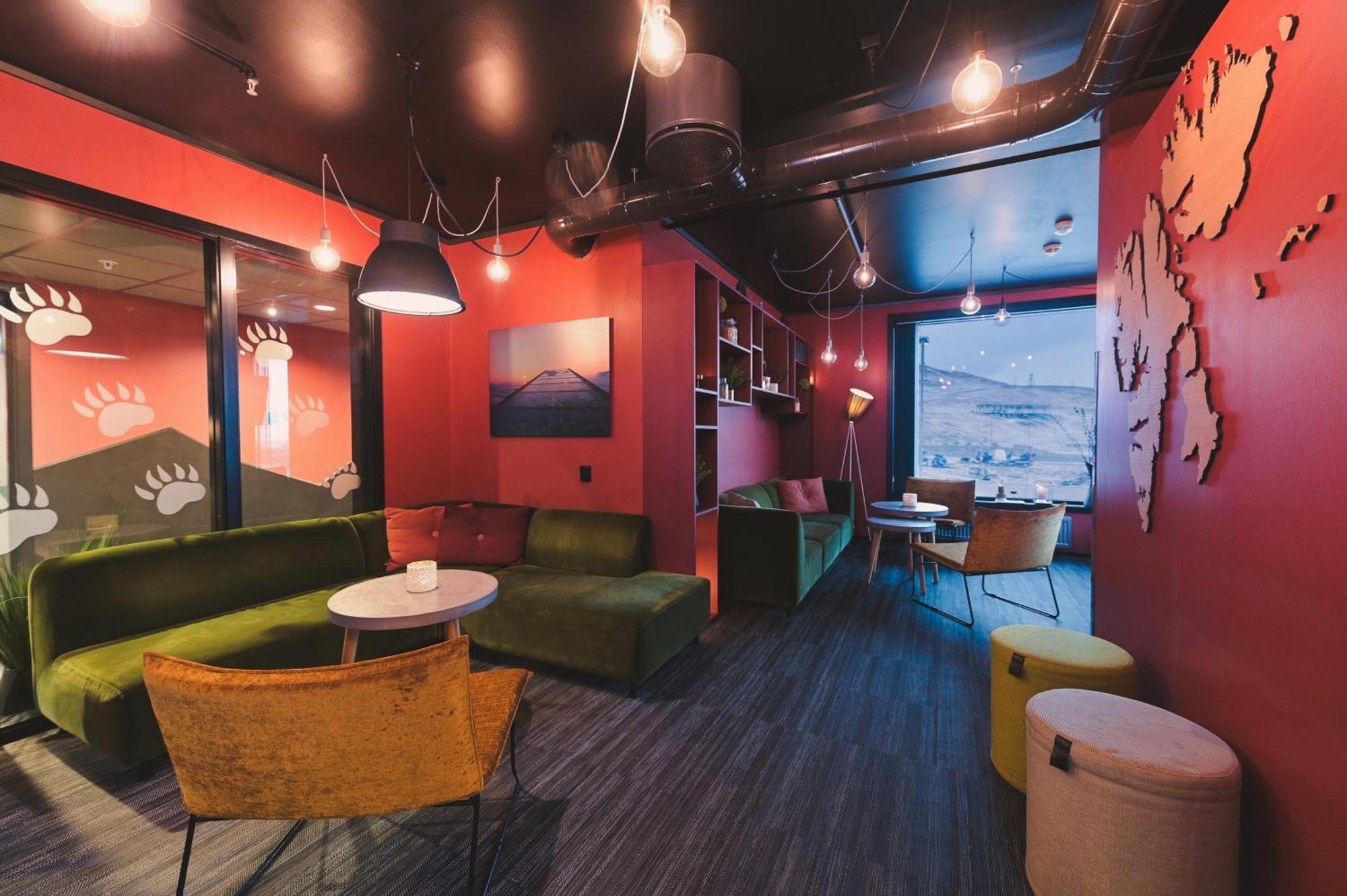 Svalbard Hotell | The Vault Longyearbyen Zewnętrze zdjęcie