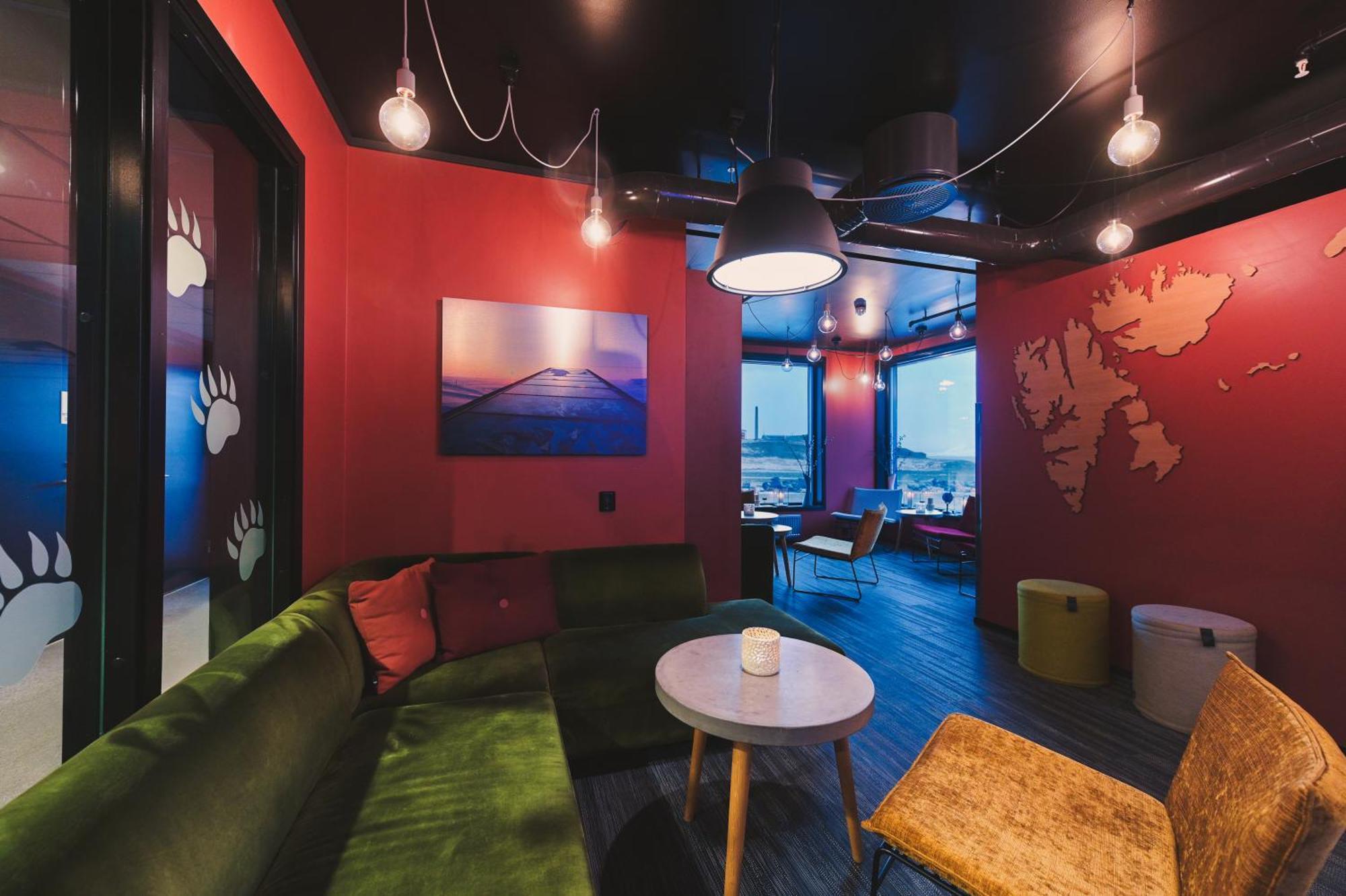Svalbard Hotell | The Vault Longyearbyen Zewnętrze zdjęcie